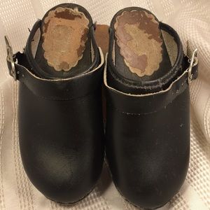 Hanna Andersson leather/wooden clogs GUC buckle